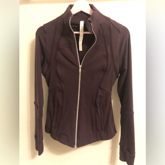 Lululemon Define Jacket Wing Mesh in Black Cherry - Picture 4 of 9